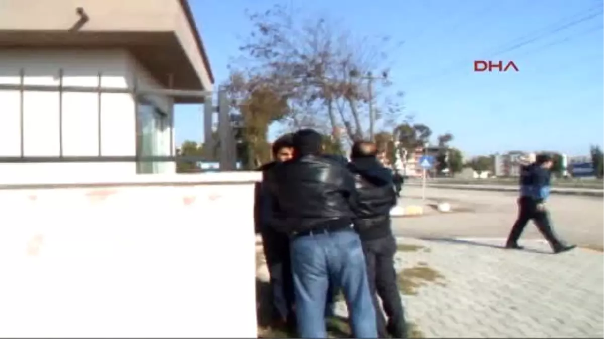 Adana Dolandırıcı Olan Sahte Polise Meydan Dayağı