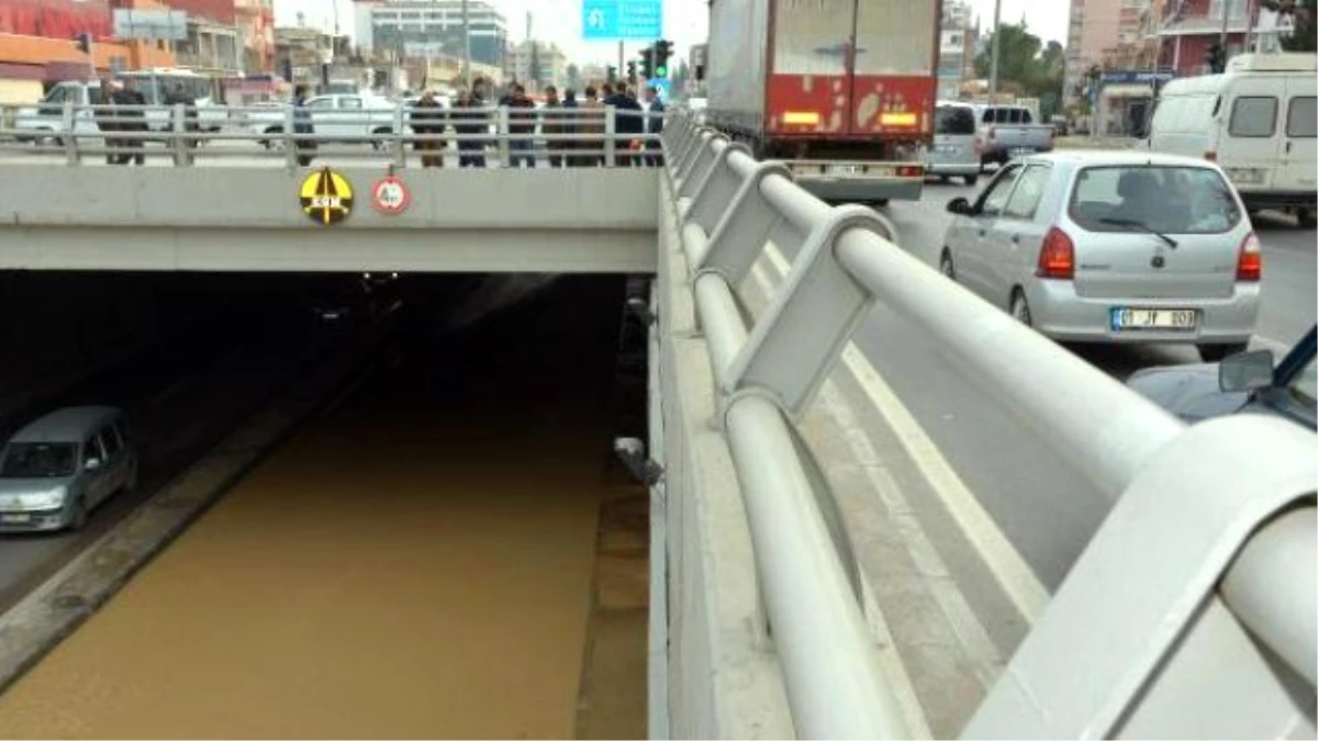 Alt Geçidi Su Bastı, Yol Trafiğe Kapandı