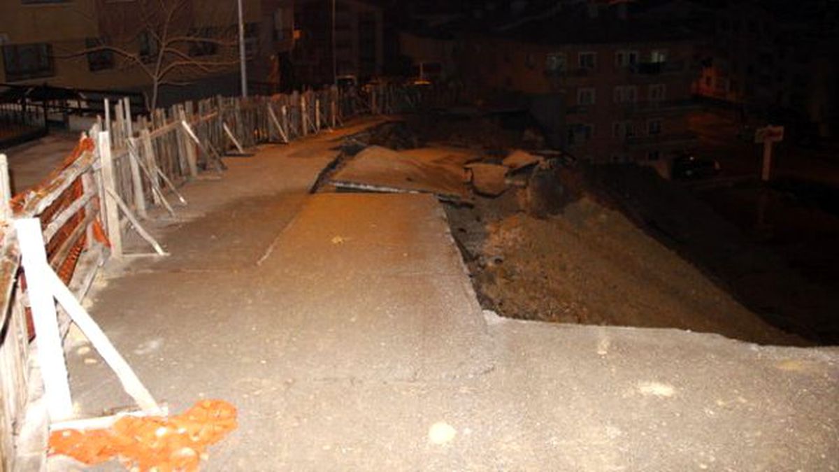 Ankara\'da Caddede Göçük