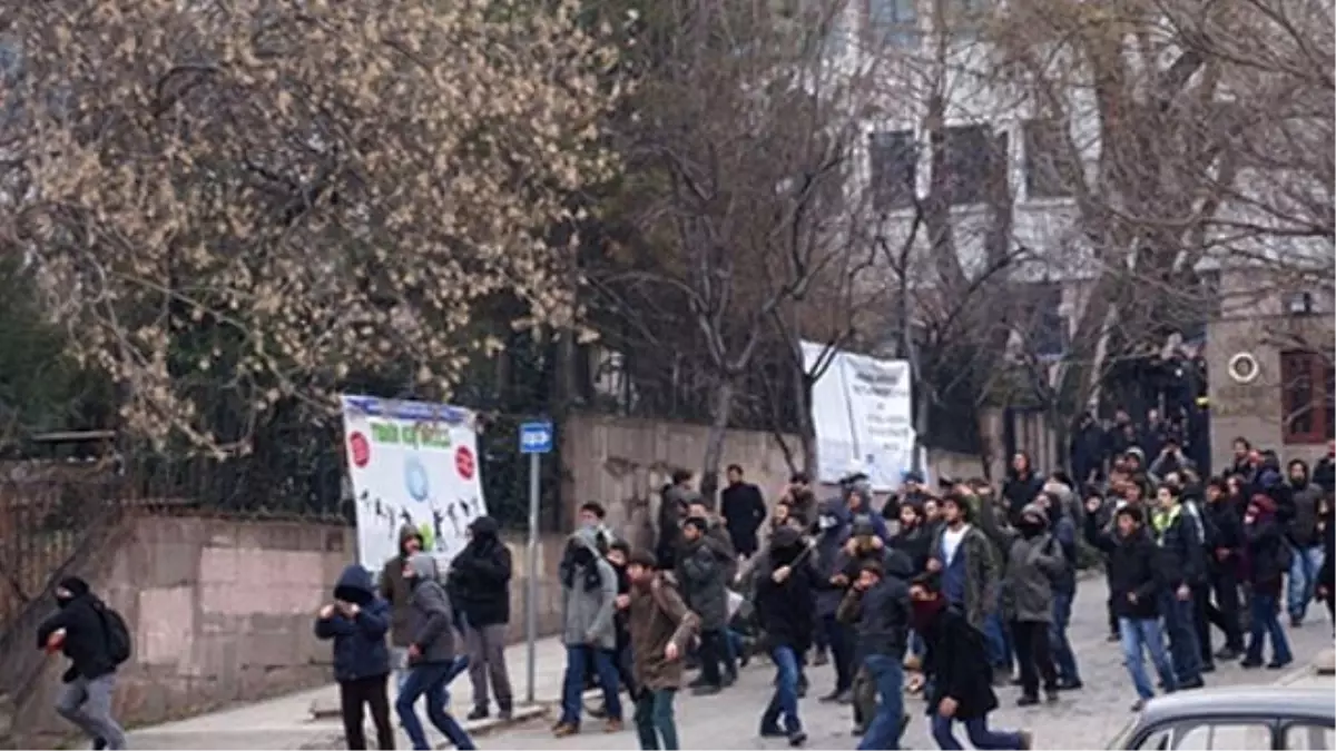 Ankara Üniversitesi\'nde Charlie Hebdo Gerginliği