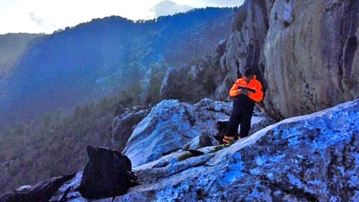 Antalya\'nın Kemer İlçesinde Doğa Yürüyüşünde Kaybolan 3 Turist Yeri Tespit Edildi.