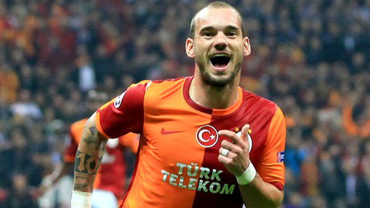 Sneijder\'in Menajeri Futbolcu Galatasaray\'dan Ayrılsaydı Kaos Olacağını Söyledi