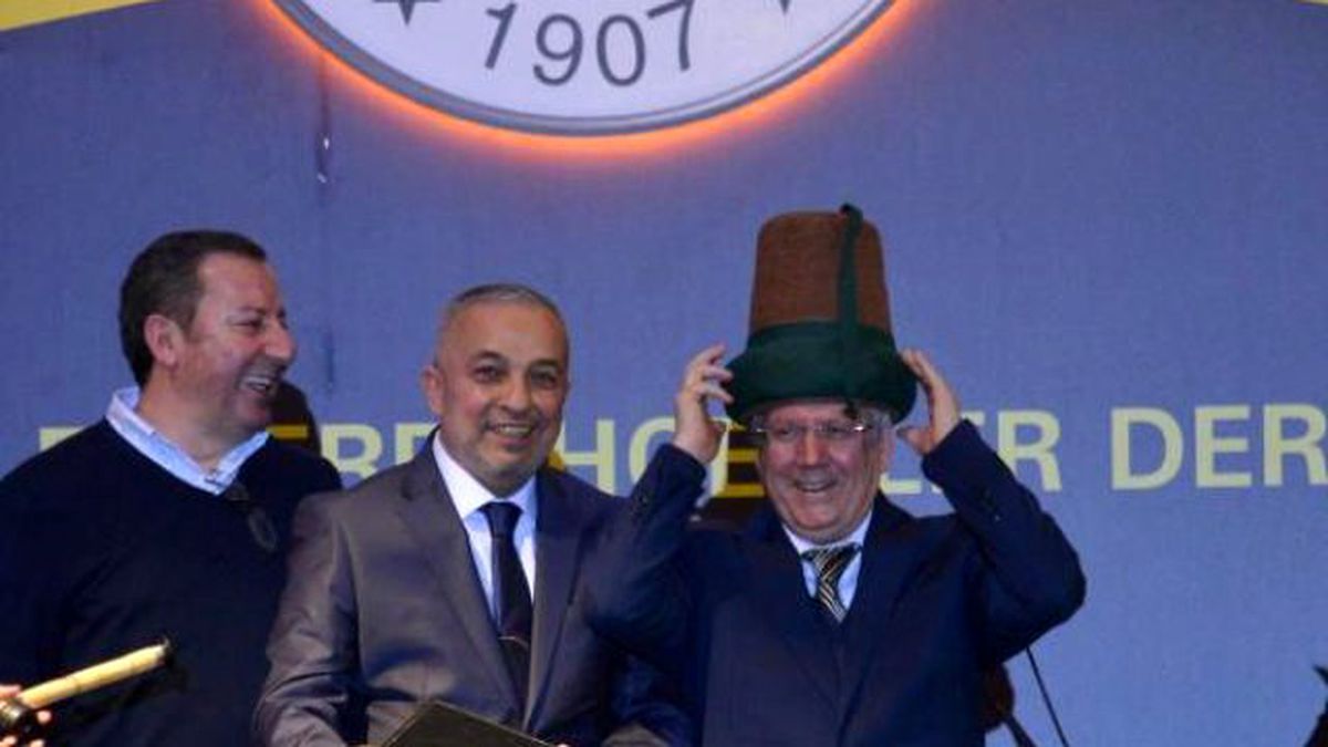 Aziz Yıldırım, Konya\'da Semazen Sikkesi Giydi