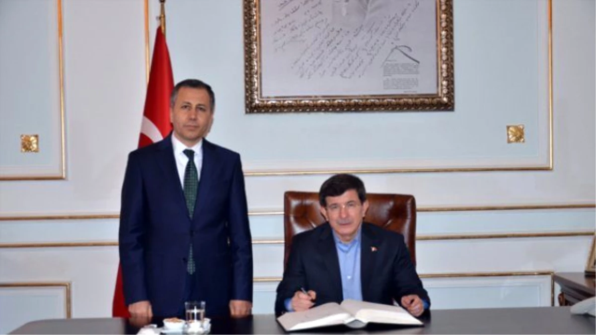 Başbakan Davutoğlu, Tekirdağ Valiliğini Ziyaret Etti