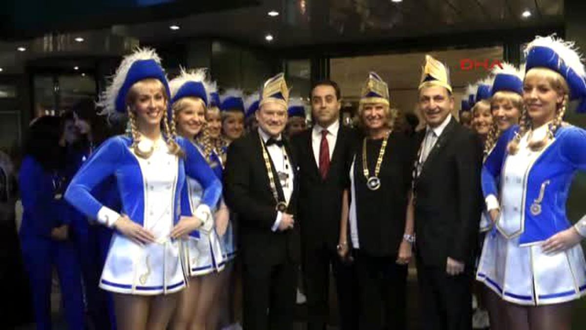 Başkonsolos Asip Kaya Bavyera Başbakanı Horst Seehofer ile Faşing Balosuna Katıldı