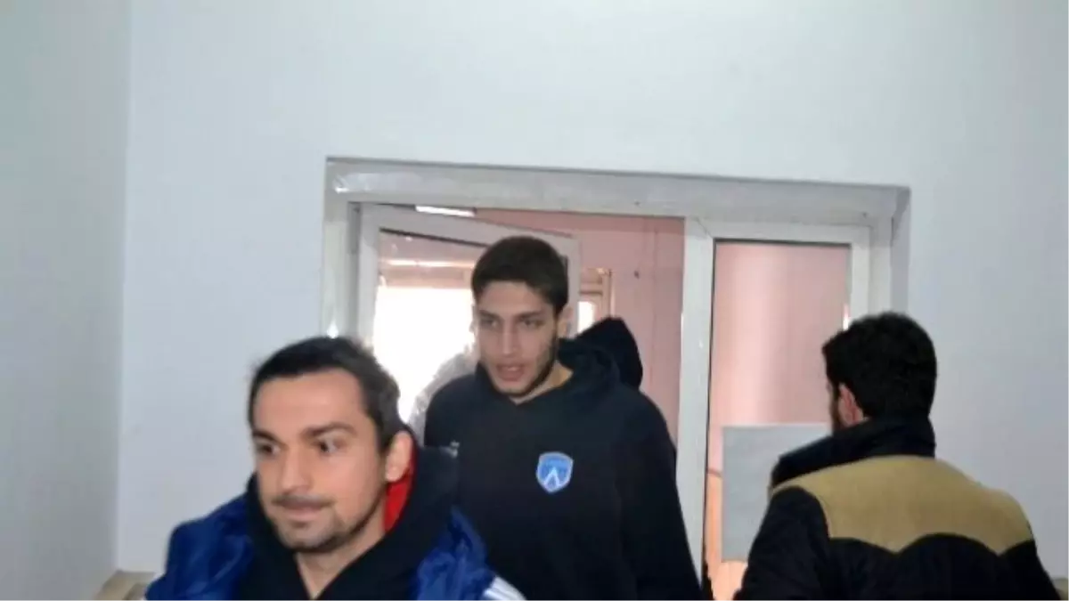 Bilecik Kapalı Spor Salonunda Soyunma Odası Krizi Yaşandı