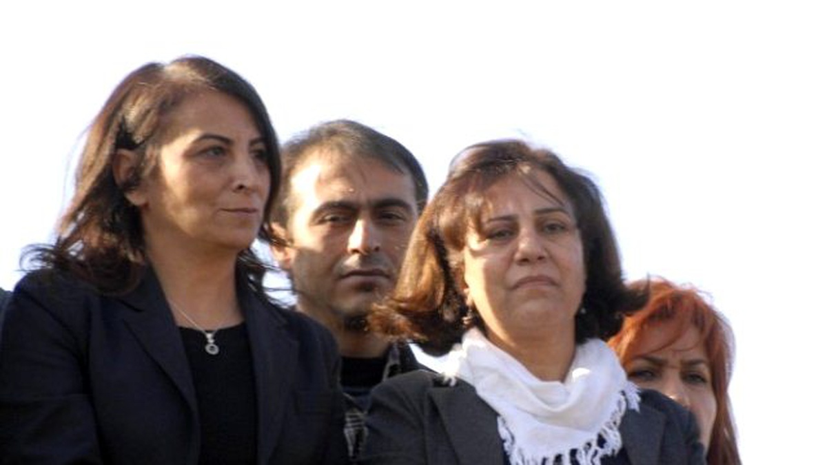 DBP\'nin Yürüyüşünde Trene PKK Flaması Astılar