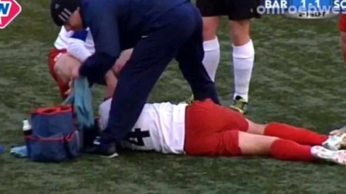 Hakem, Futbolcuyu Hastanelik Etti
