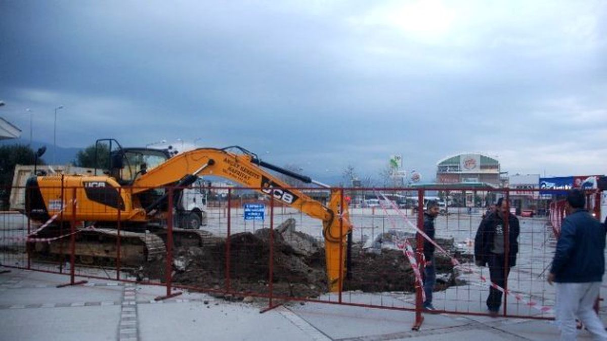 İkiye Bölünen Terminalde Şimdi de Hafriyat Kazısı Yapılıyor