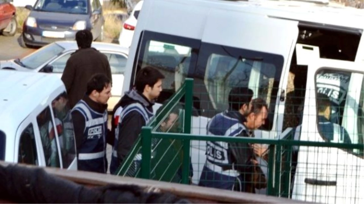 İnsan Kaçakçılığı Operasyonunda 27 Gözaltı