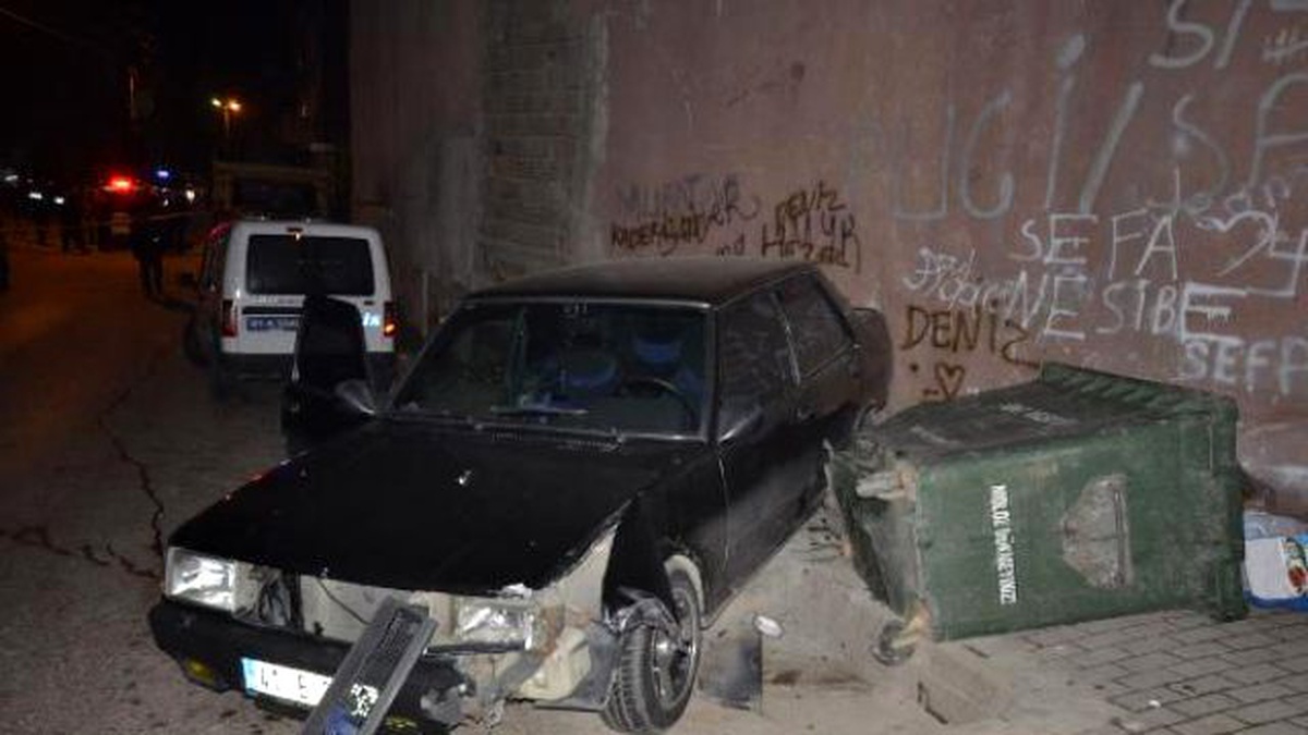Kaza Yapan Otomobil Hırsızları Yakalandı