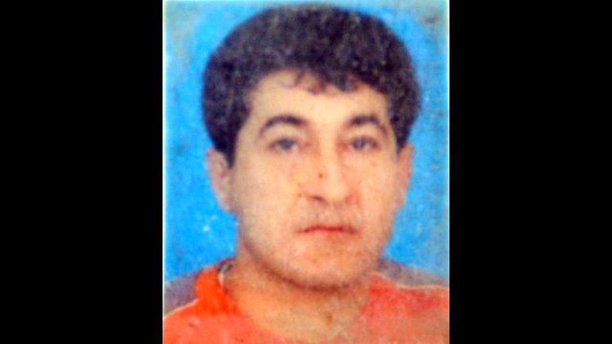 Adana\'da Kontrolden Çıkan Otomobil Askıda Kaldı