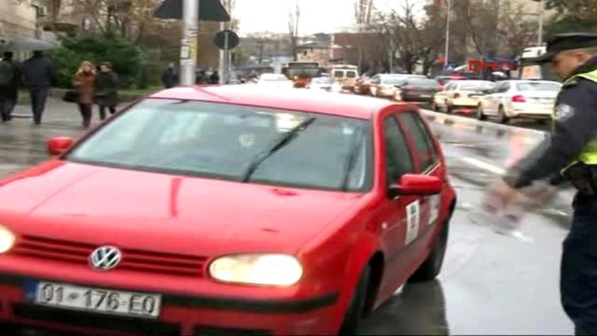 Kosova\'da Buz Tutan Yollar Kazalara Neden Oldu: 4 Ölü, 44 Yaralı