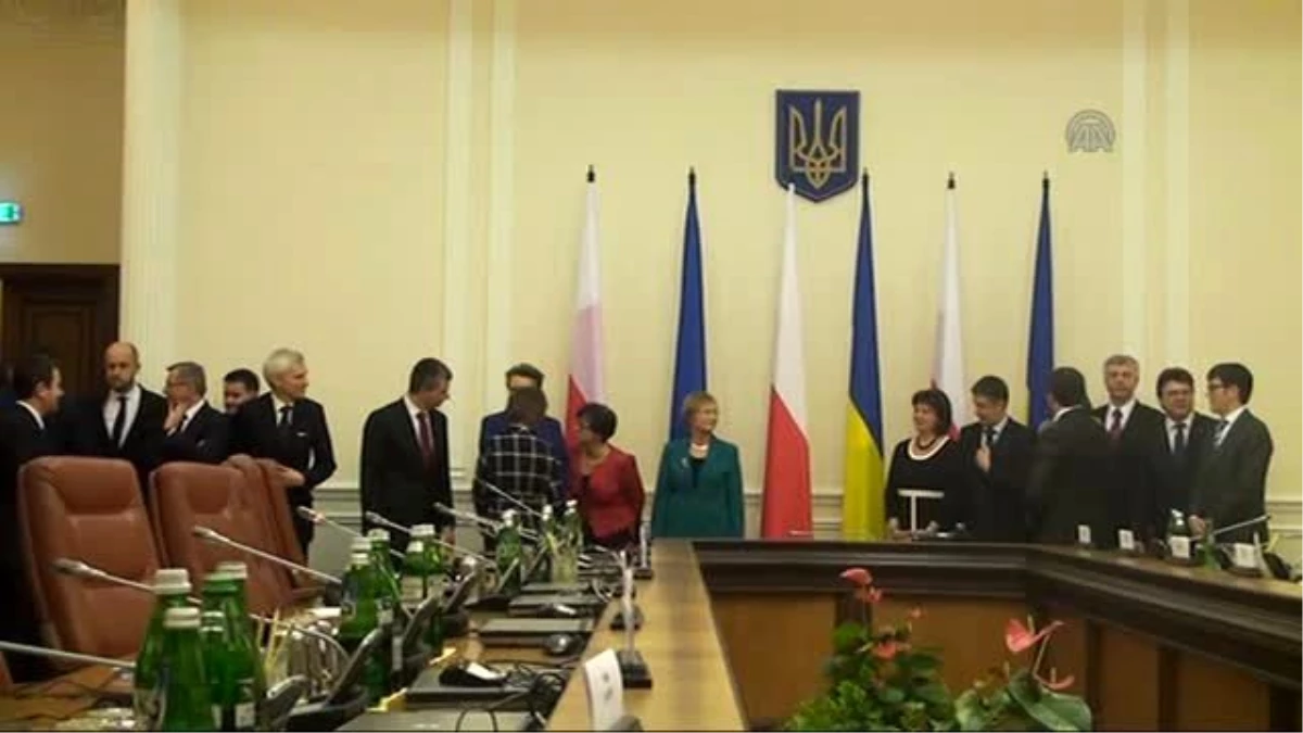 Poroşenko, Polonya Başbakanı Kopacz ile Bir Araya Geldi