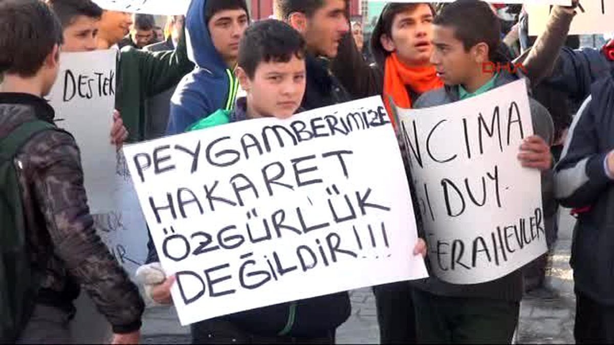 Sarıyer Belediyesi Önünde Siyah Çelenk Eylemi