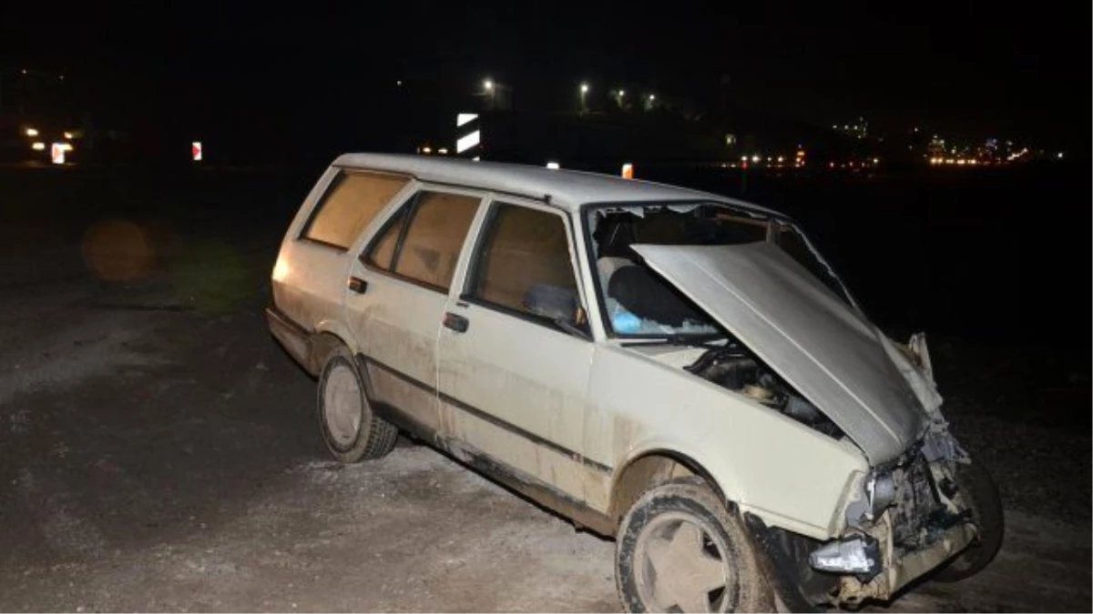 Ankara\'da Minibüs ile Otomobil Çarpıştı: 5 Yaralı