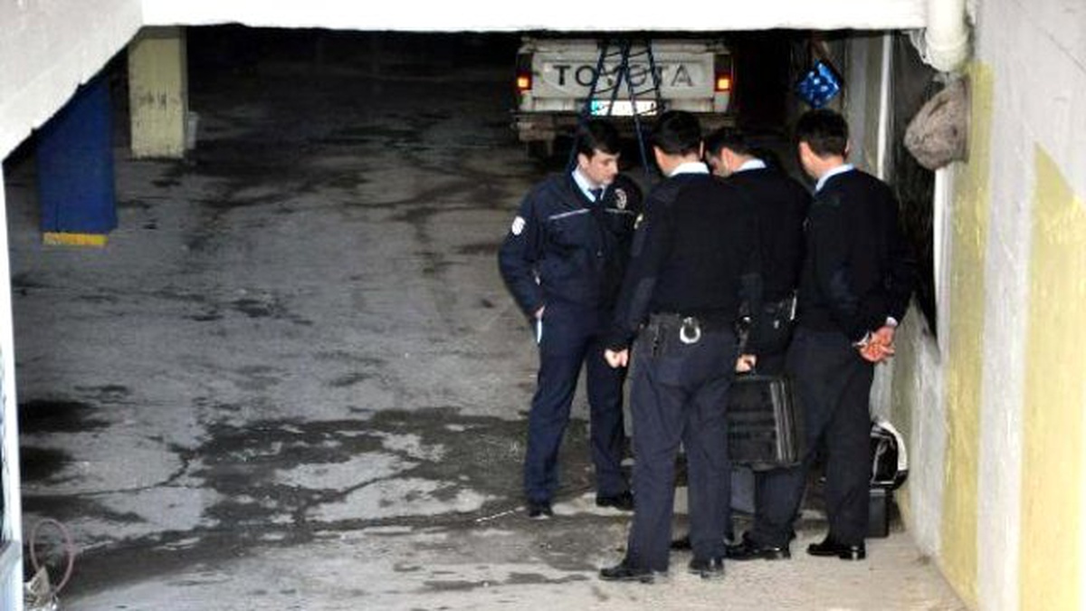 Besni\'de Otoparkta Bıçaklı Kavga: 1 Yaralı