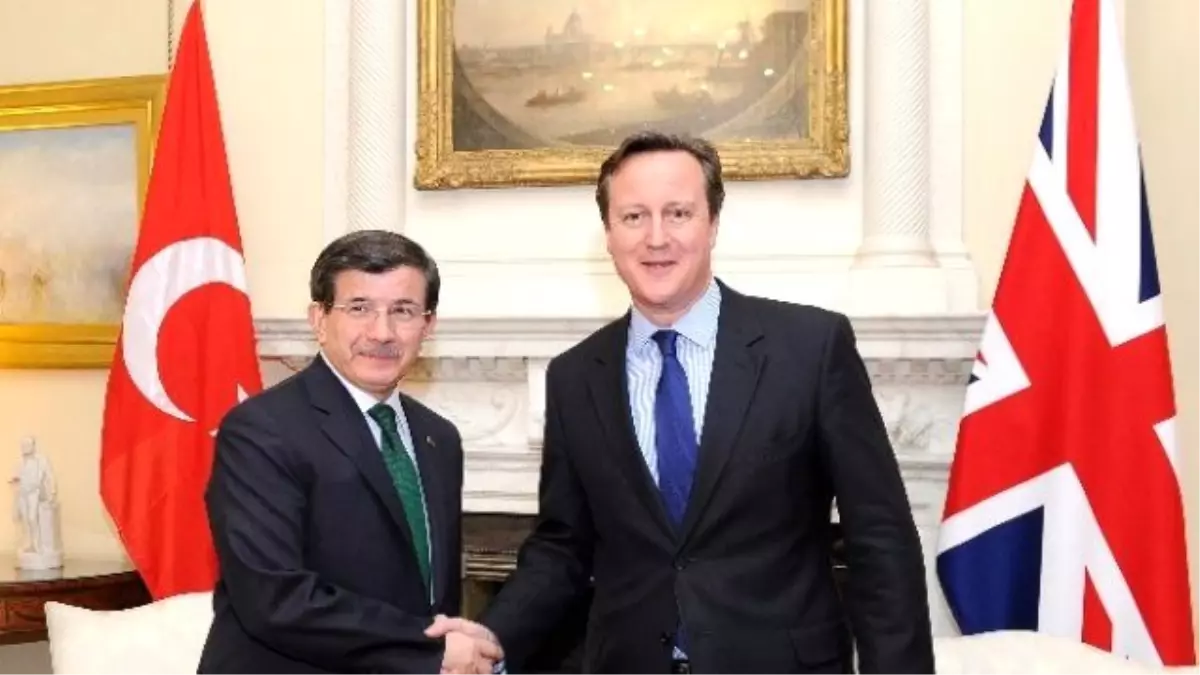 Davutoğlu, İngiltere Başbakanı Cameron ile Görüştü