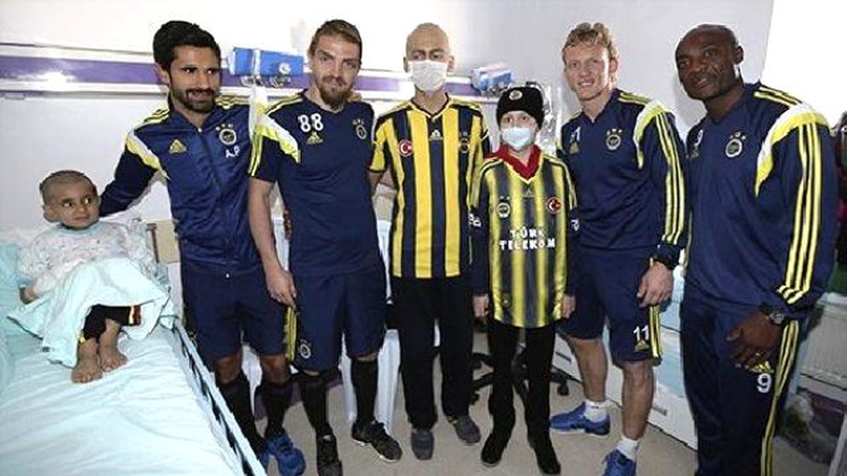 Fenerbahçeli Futbolculardan Anlamlı Ziyaret