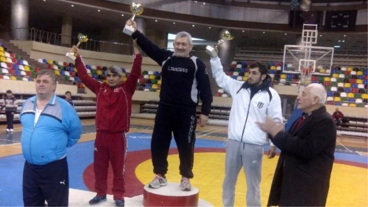 İbb Başakşehir Güreş Takımı\'ndan Çifte Şampiyonluk