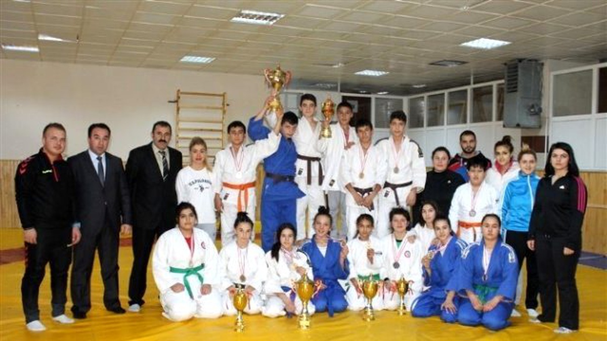 Karaman\'da Yapılan Okullar Judo Müsabakaları Sona Erdi