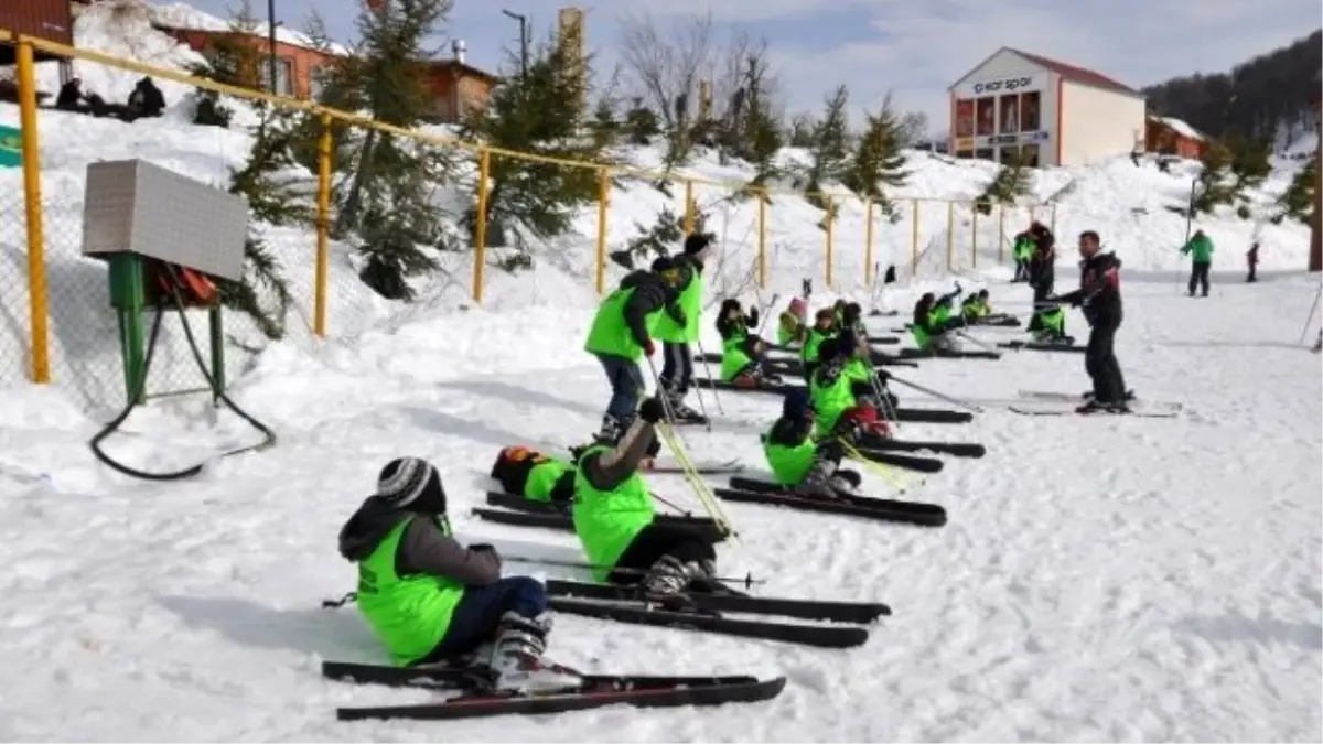 Kartepe Belediyesi\'nden Kayak Eğitimi