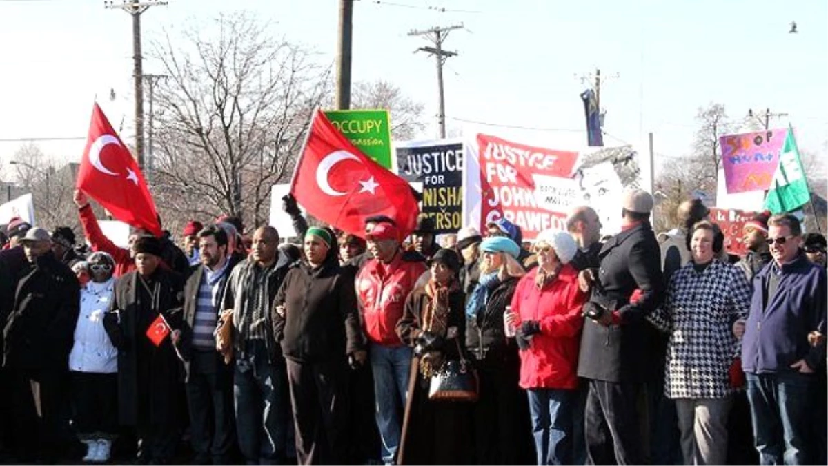 Martin Luther King Günü Yürüyüşünde Türk Bayrakları Dalgalandı
