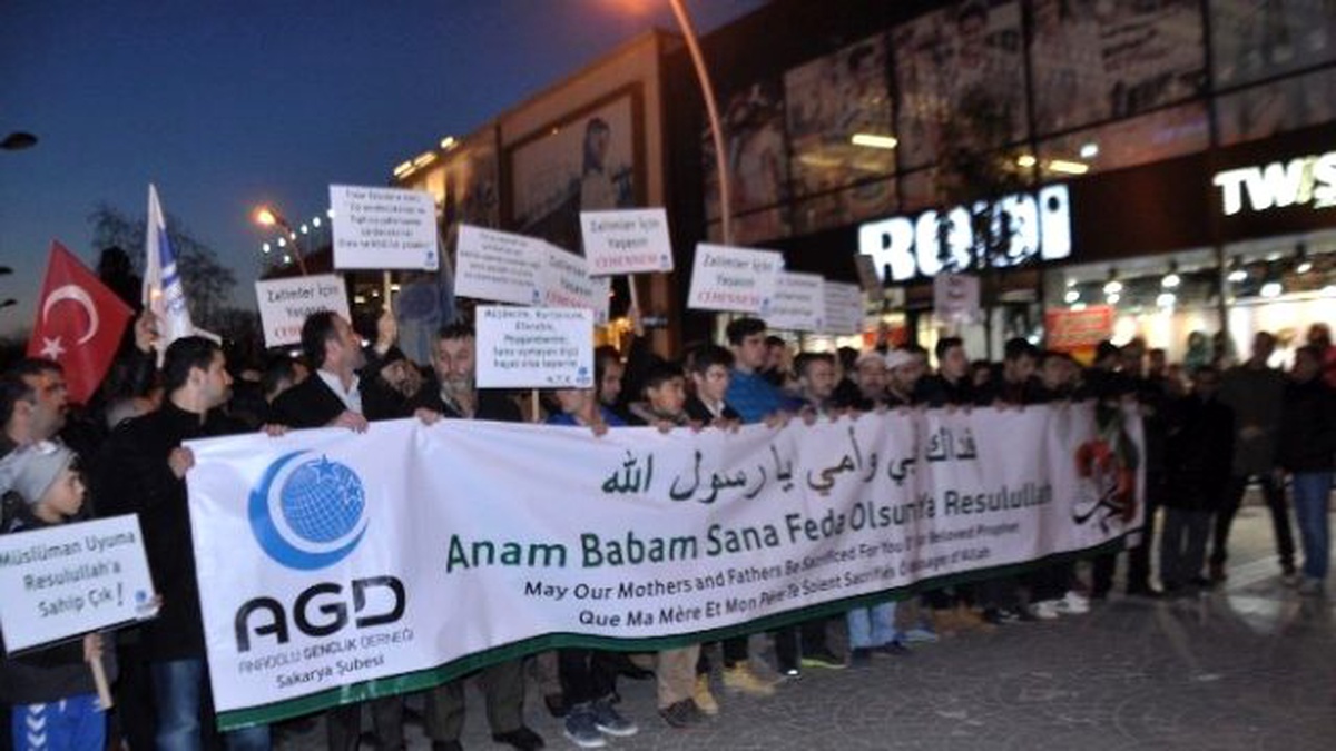 Peygamberimize Sevgi Yürüyüşünde" Alkollü Bir Kişi Gözaltına Alındı