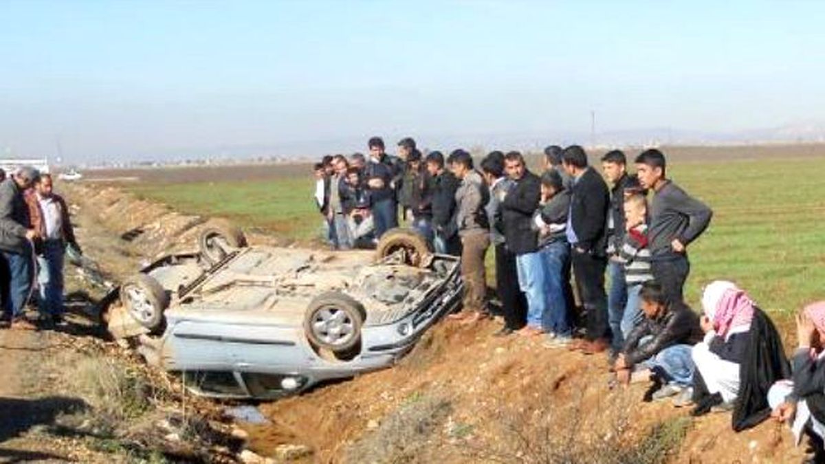 Şanlıurfa\'da Devrilen Otomobilin Sürücüsü Yaralandı