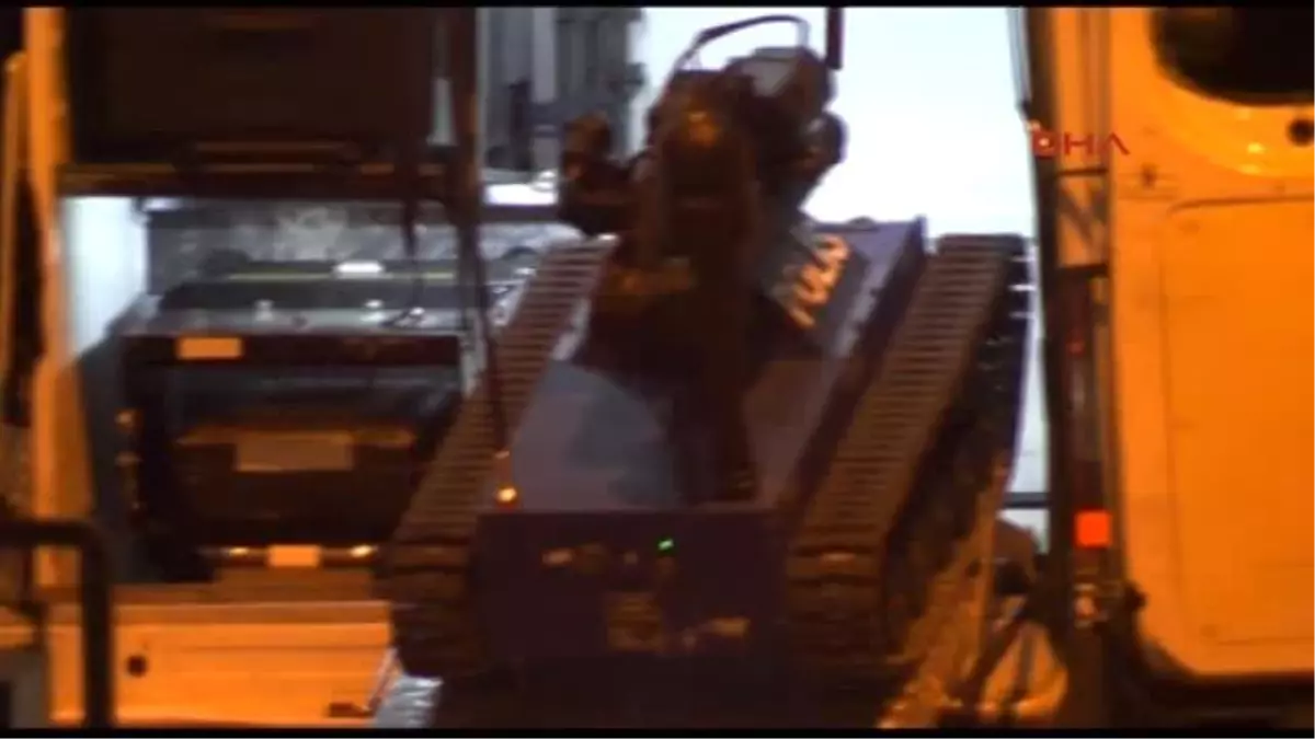 Şüpheli Çantayı Bomba İmha Robotu \'Kaplan\' Patlattı