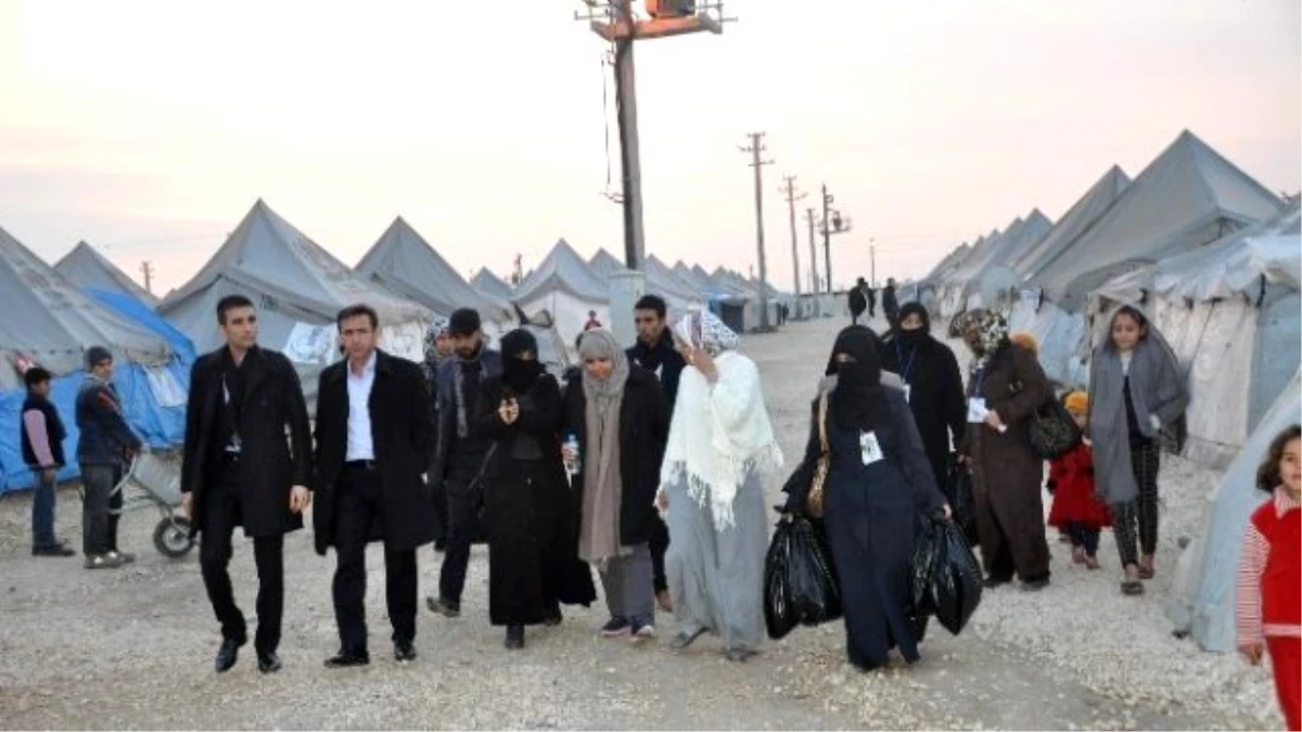 Suudili İş Kadınları Çadır Kentteki 550 Yetime Elbise Dağıttı