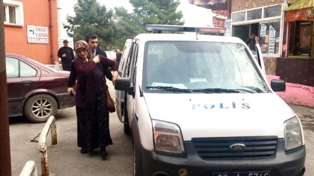 Tartıştığı Akrabasını Bıçakla Yaraladı