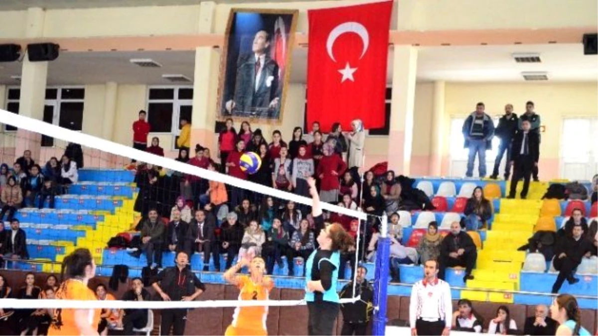 Voleybolda Bayanlarda Şampiyon Anadolu Lisesi