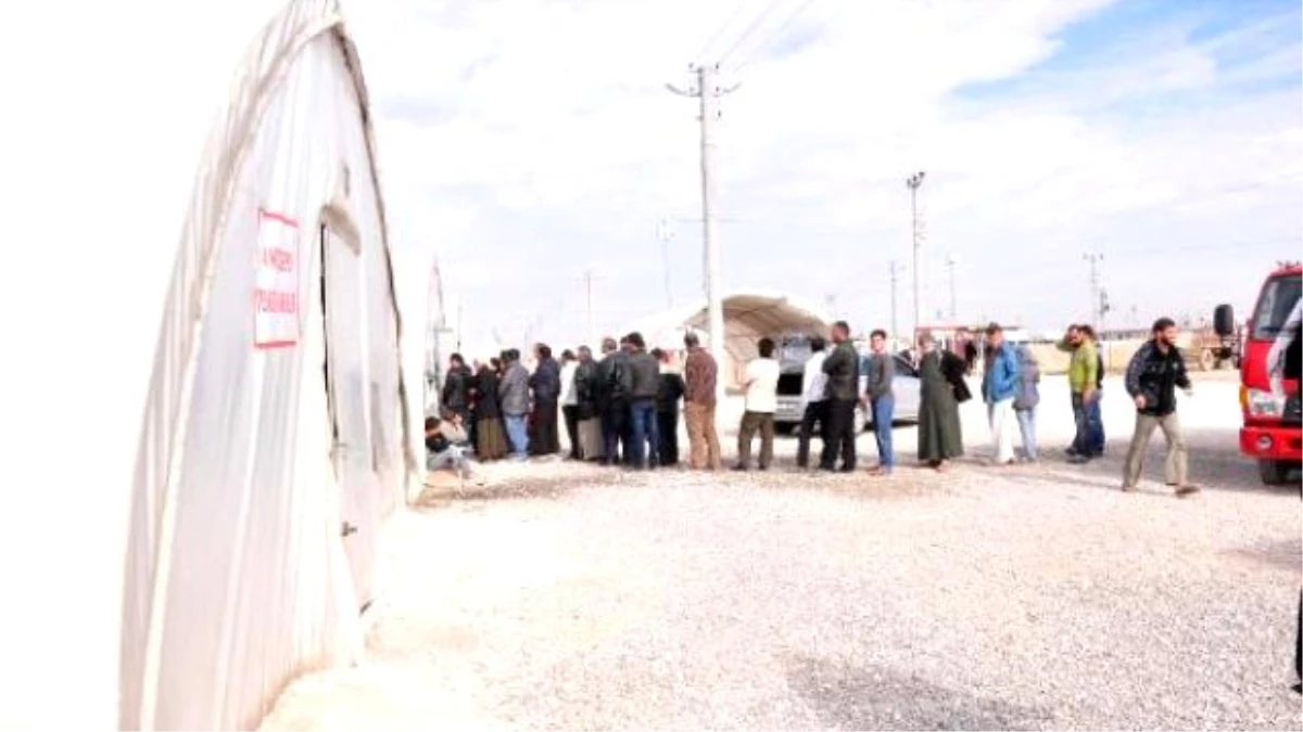 Akçakale\'de Suriyelilere Kaban ve Battaniye Dağıtıldı