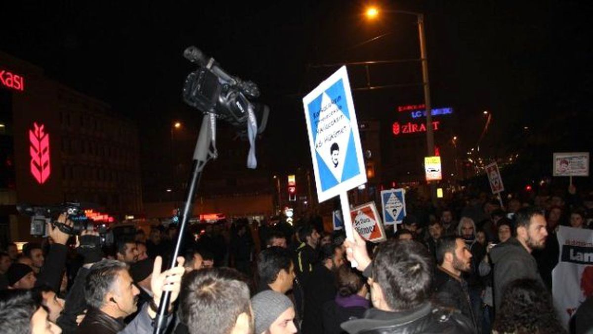 Ali İsmail Korkmaz Eyleminde Polise Pankartlı Saldırı