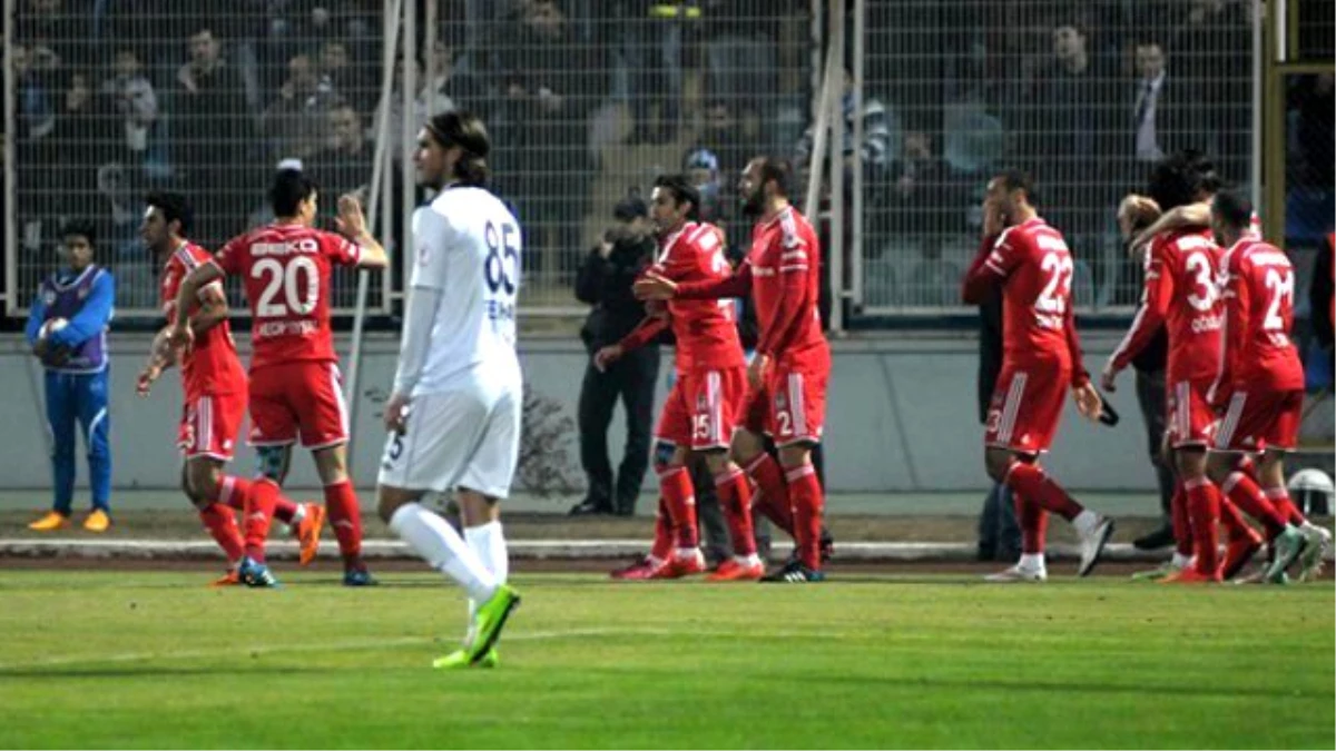 Beşiktaş, Adana Demirspor\'u 4-1 Yendi