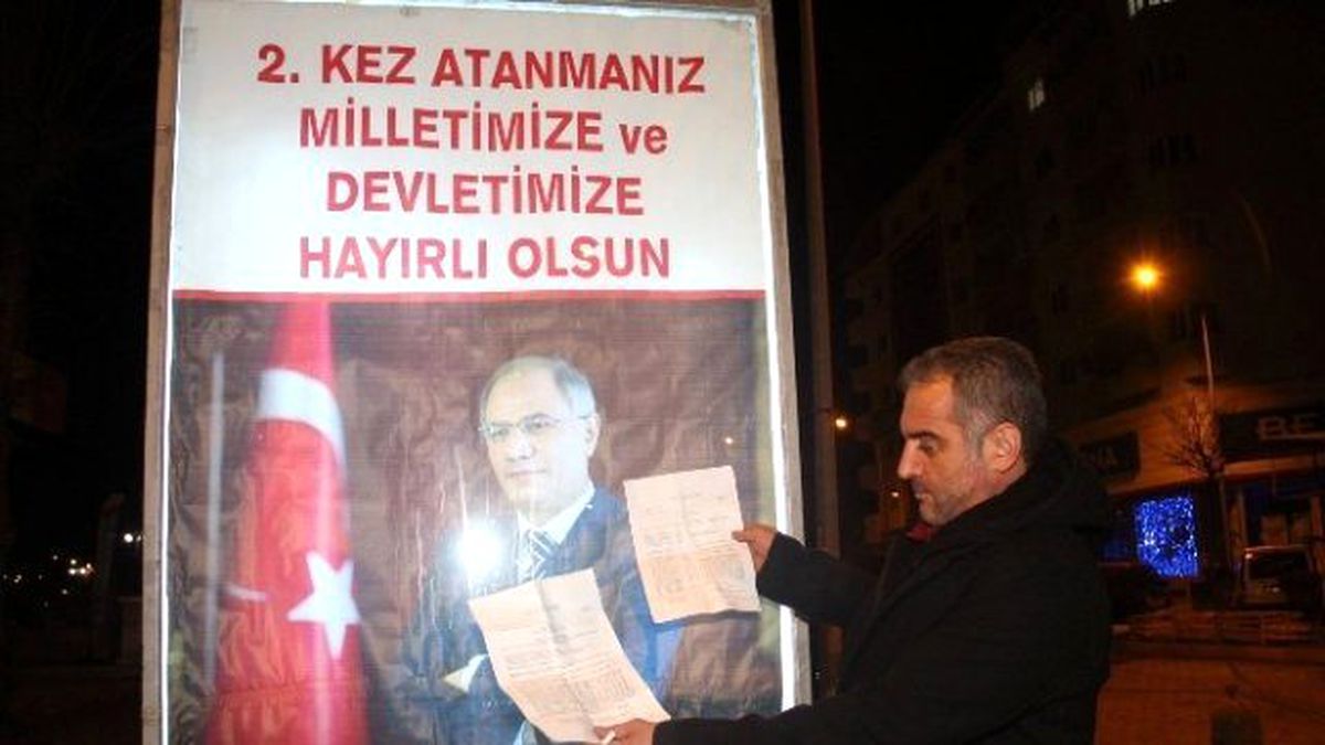 Birahane İşletmecisi, Polisleri Bakan Ala\'nın Posterine Şikayet Etti