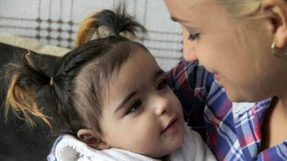 Çaresiz Anne, İlayda Bebeğin Yanında Yemek Bile Yemiyor