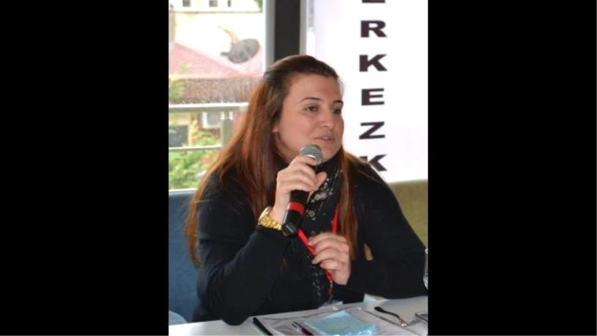 CHP\'li Kadın Kolları Başkanı Şansını Öğrencilere Verdi
