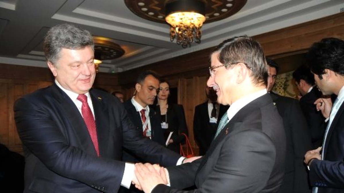 Davutoğlu, Ukrayna Cumhurbaşkanı Poroşenko ile Bir Araya Geldi