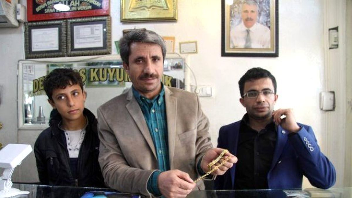 Gaziantep\'te Sahte Altın Satmaya Çalışan 3 Kişi Yakalandı