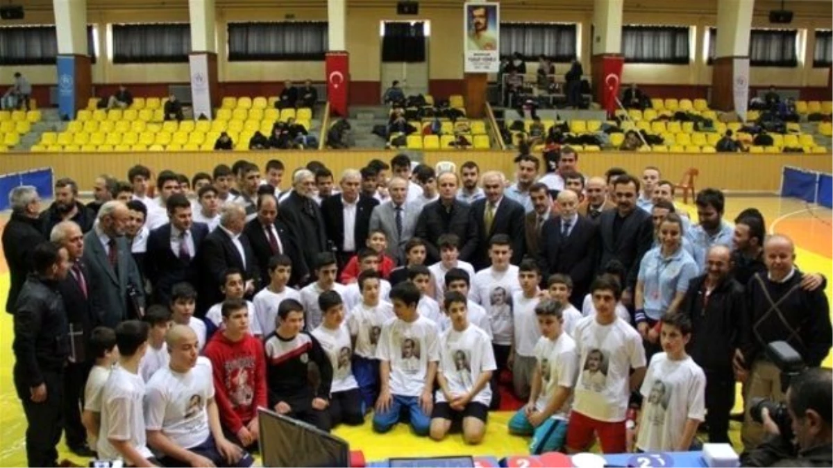 Genç Güreşçiler Konya\'dan Madalya ile Döndü