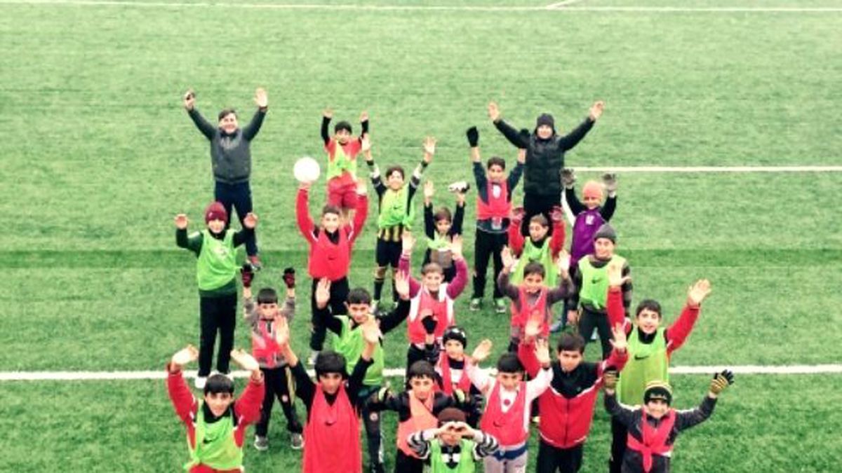 Gönüllü Teknik Direktörler, Çocuklara Futbol Eğitim Veriyor