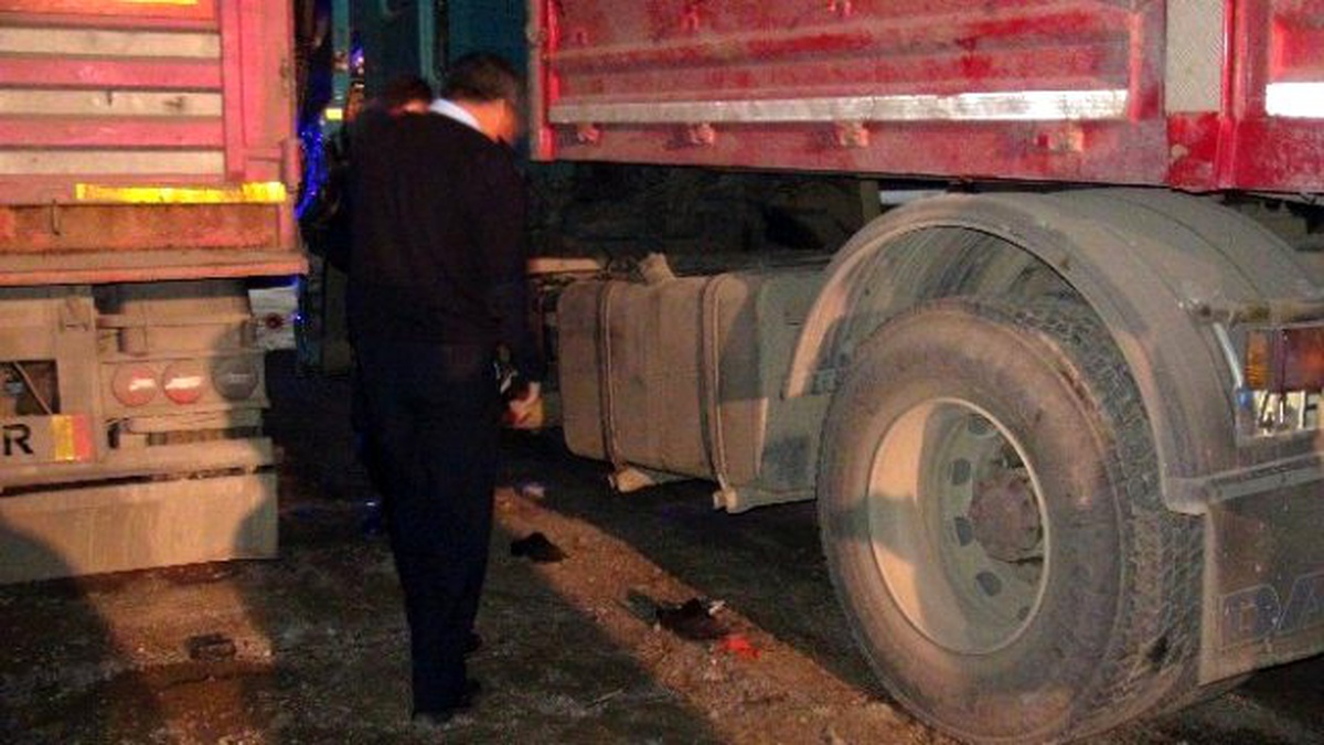 Hareket Eden Tır\'ını Durdurmak İsterken Feci Şekilde Can Verdi