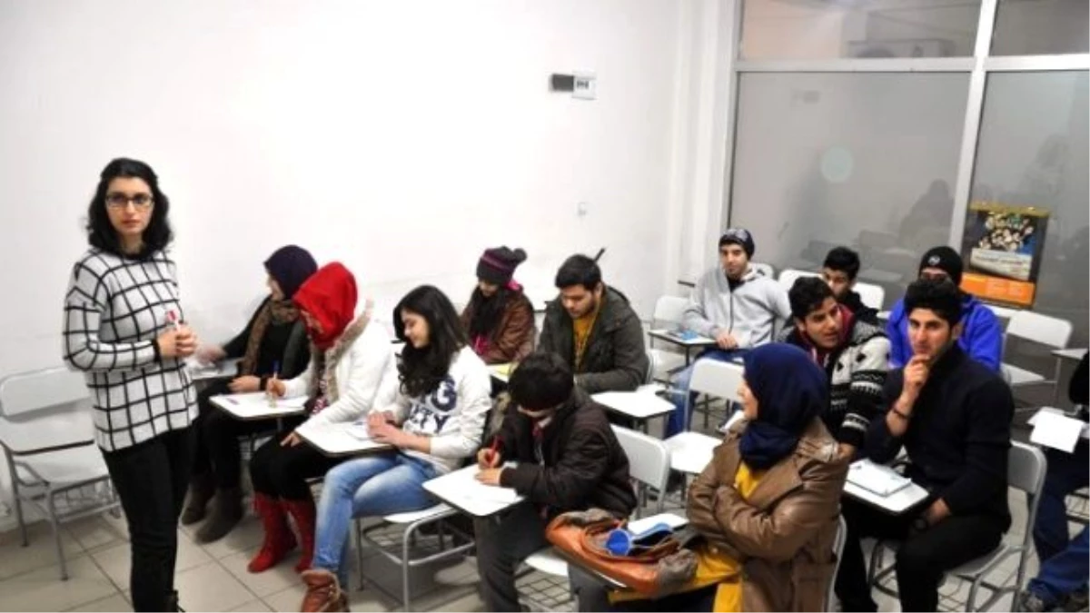 Iraklılara Sym\'de Türkçe Dersi Veriliyor