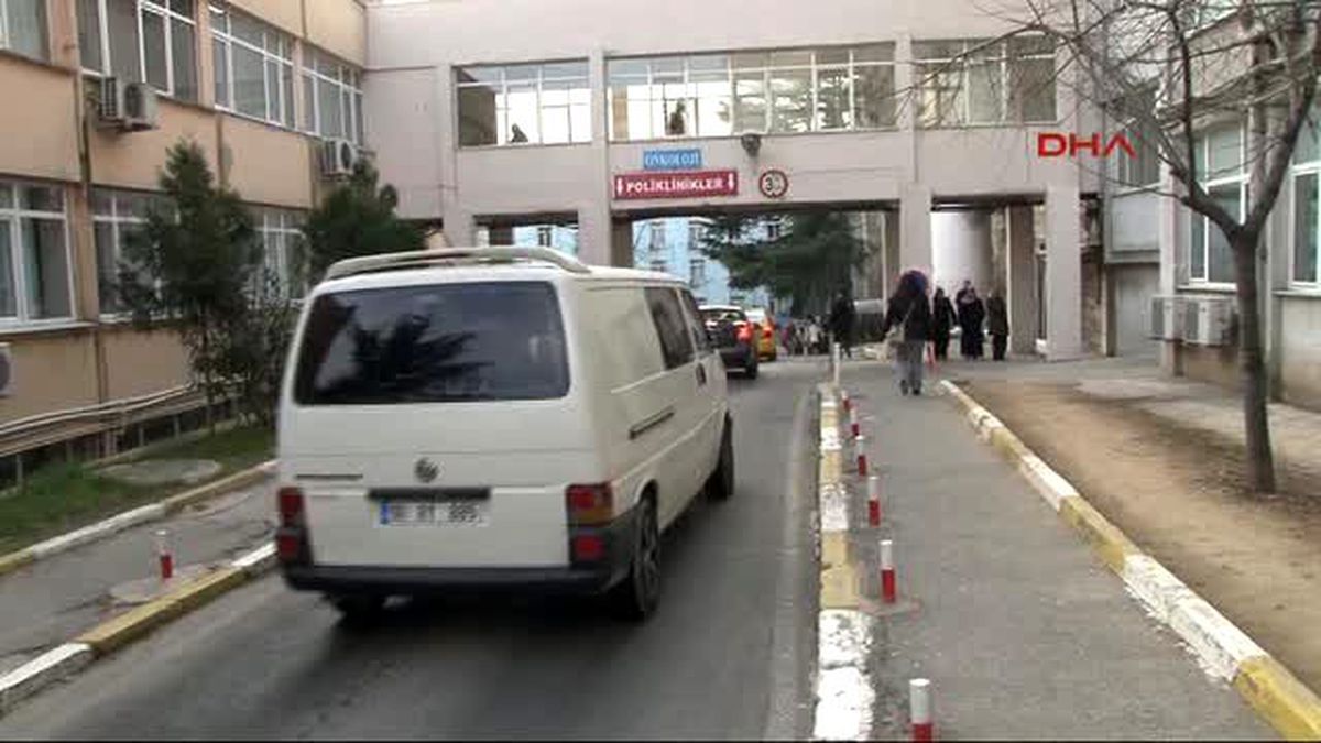 Kapatılan Poliklinik Binası Önünde Gerginlik