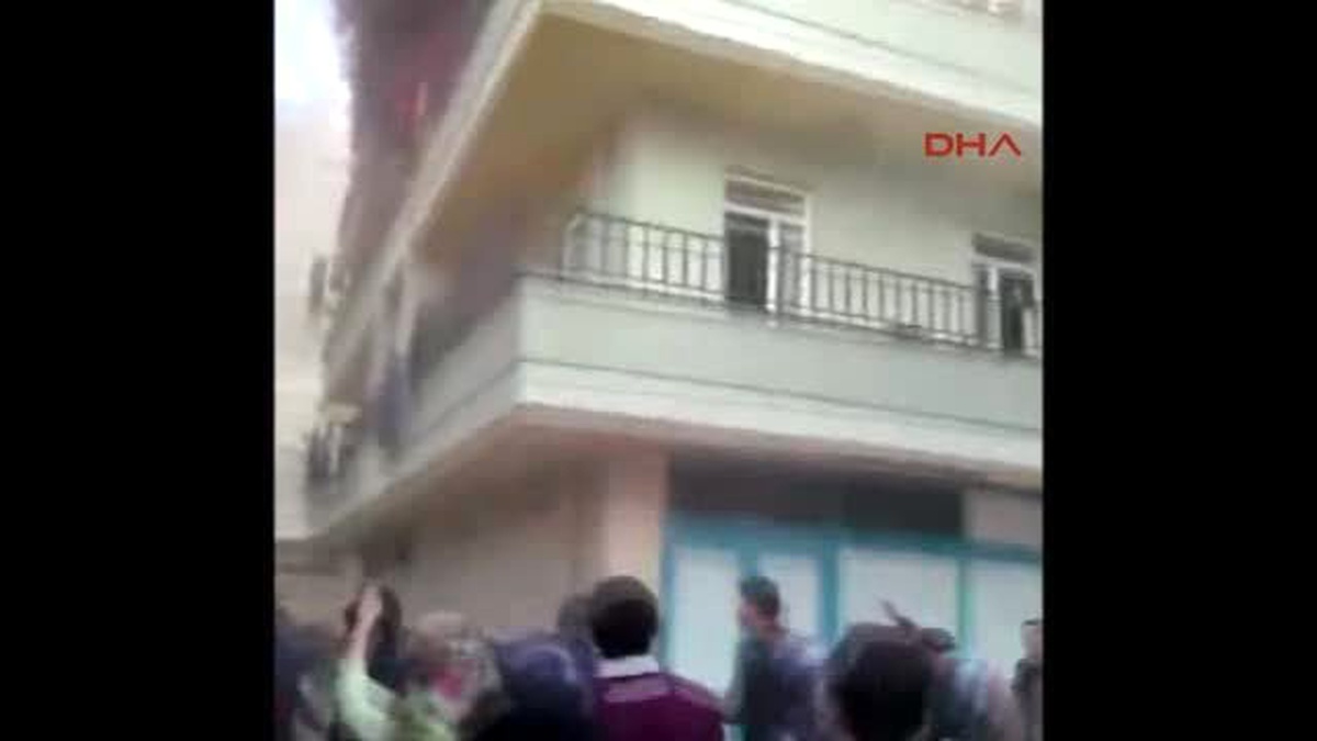 Mersin\'de Korkutan Yangına TOMA Müdahale Etti