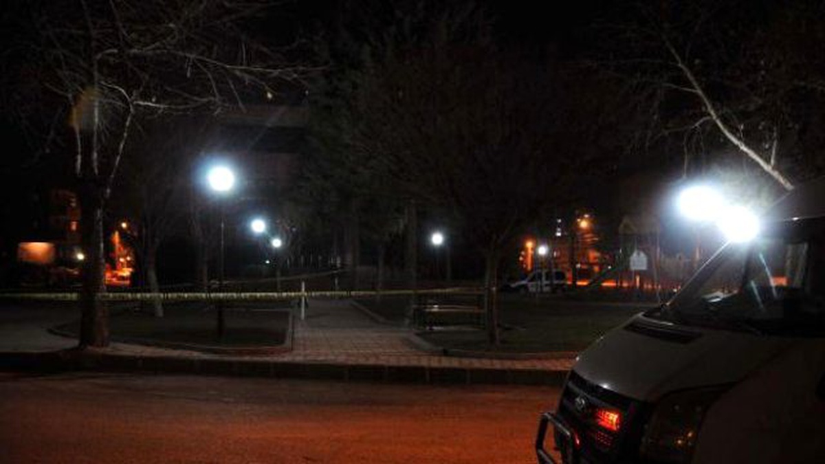 Parkta Unutulan Sırt Çantası Bomba Paniği Yaşattı