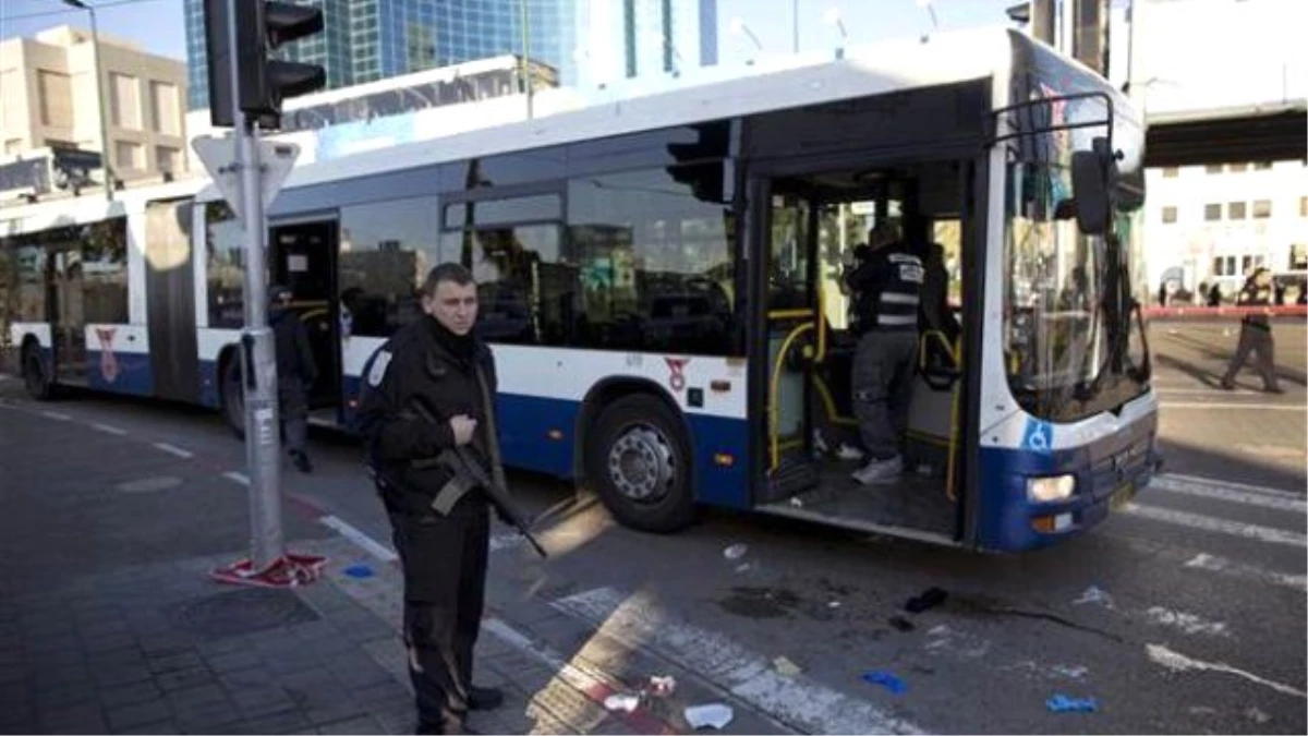 Tel Aviv\'de Otobüste Bıçaklı Saldırı: 5\'i Ağır 15 Yaralı