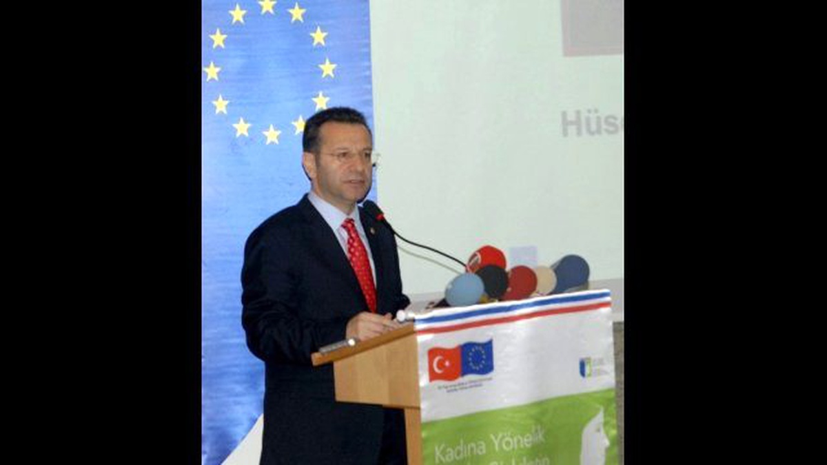 Vali Aksoy, Kadına Şiddet Çalıştayında \'Erkeğe\' Şiddetten Bahsetti